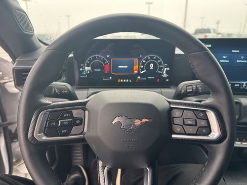 Used 2025 Ford Mustang Coupe image 11