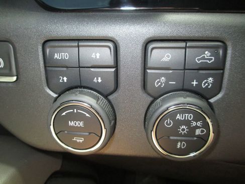 Used 2023 Chevrolet Silverado 1500 ZR2 w/ Technology Package AWD/4WD image 31