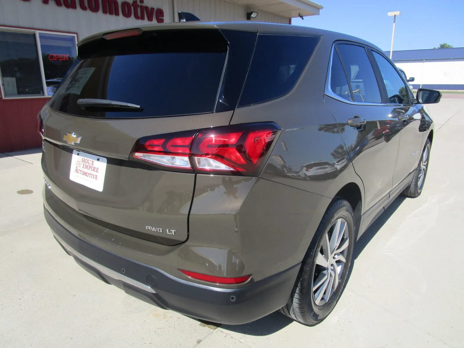 Used 2023 Chevrolet Equinox LT AWD/4WD image 9