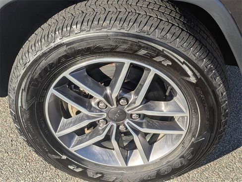 Used 2020 Jeep Grand Cherokee Laredo w/ 18" Wheel & 8.4" Radio Group image 16