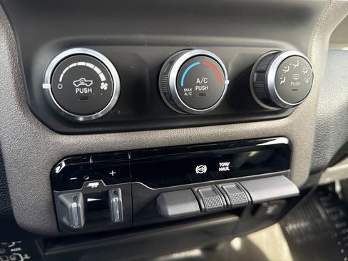 Used 2023 RAM 3500 Tradesman w/ Chrome Appearance Group image 32