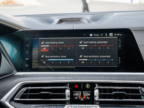 Used 2022 BMW X7 M50i image 14