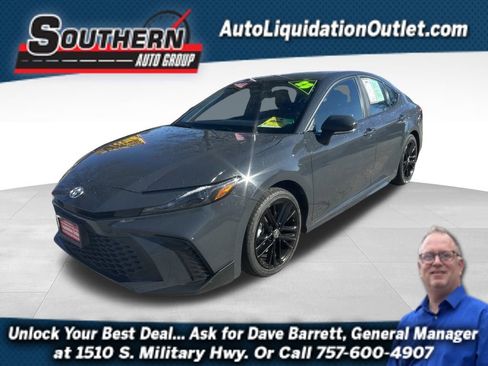 Used 2025 Toyota Camry SE image 1