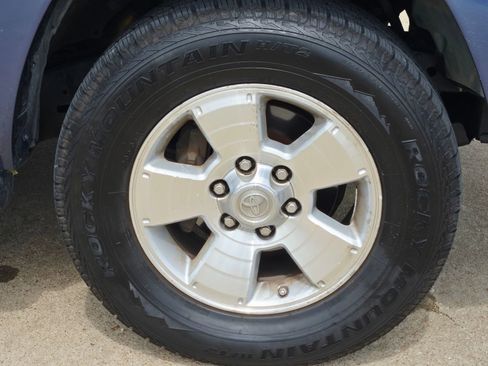 Used 2004 Toyota 4Runner SR5 image 8