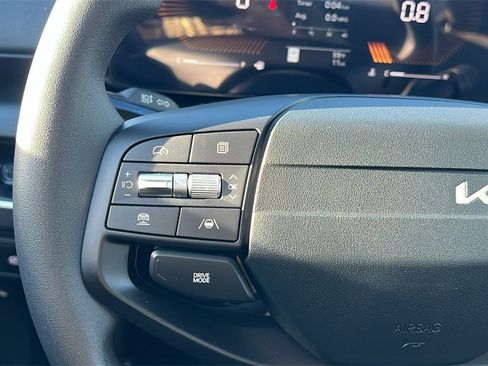New 2025 Kia K4 LXS image 18