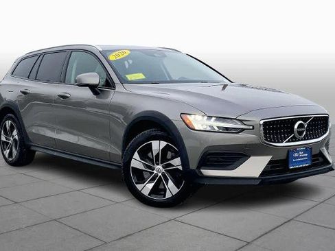 Used 2020 Volvo V60 T5 Cross Country w/ Protection Package Premier image 2