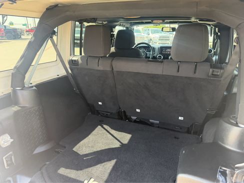 Used 2014 Jeep Wrangler Unlimited Sahara AWD/4WD image 13