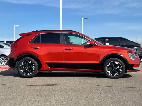 Used 2023 Kia Niro Wave image 3