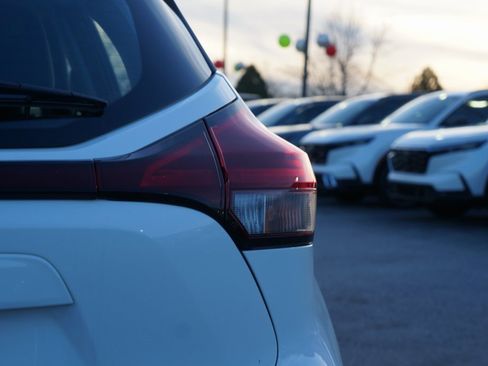 Used 2021 Nissan Kicks S image 7