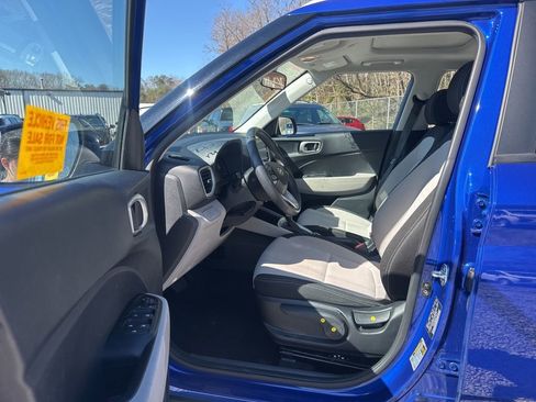 Used 2025 Hyundai Venue SEL image 14
