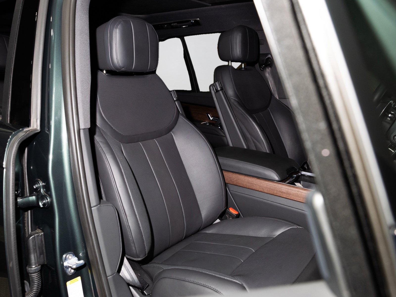 Used 2025 Land Rover Range Rover SE AWD/4WD image 31