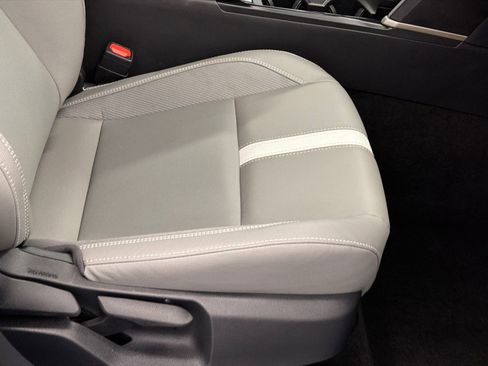 Used 2025 Toyota Camry SE w/ Convenience Package FWD image 10