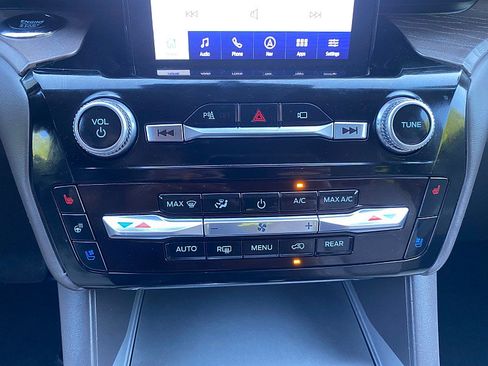 Used 2023 Ford Explorer Platinum w/ Technology Package AWD/4WD image 54