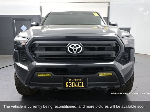 Used 2025 Toyota Tacoma SR5 AWD/4WD image 2