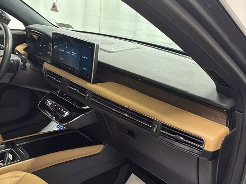 Used 2023 Lincoln Corsair Reserve w/ Jet Appearance Package image 29