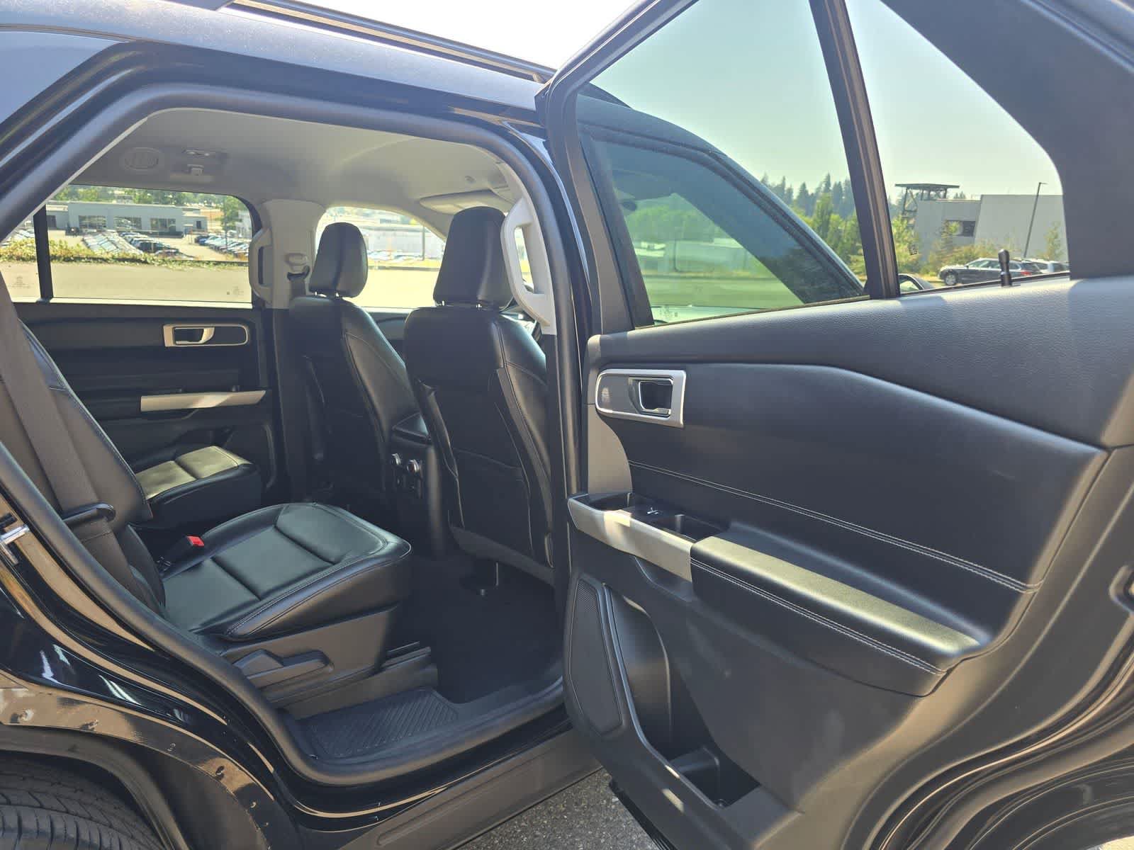 Used 2021 Ford Explorer XLT w/ Equipment Group 202A AWD/4WD image 27