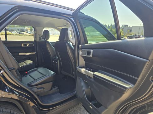 Used 2021 Ford Explorer XLT w/ Equipment Group 202A AWD/4WD image 27