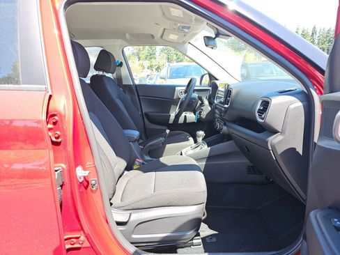 Used 2025 Hyundai Venue SE image 10