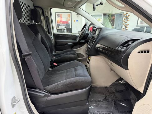 Used 2014 RAM C/V Tradesman FWD image 17
