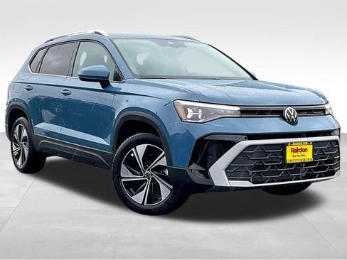 New 2025 Volkswagen Taos SE image 1