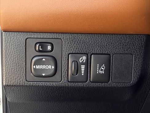 Used 2018 Toyota RAV4 Limited w/ Advanced Technology Package AWD/4WD image 25