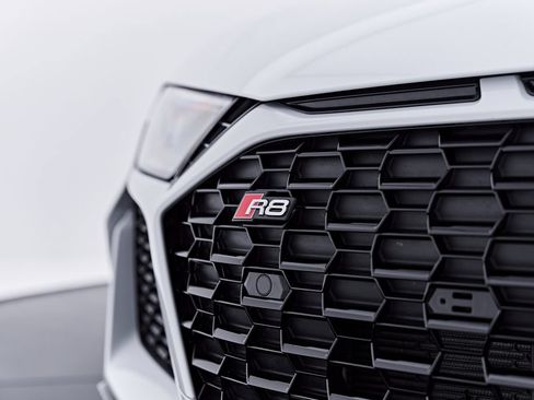 Used 2022 Audi R8 V10 w/ Carbon Exterior Package RWD image 32