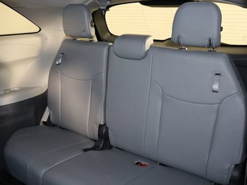 Used 2024 Toyota Sienna XLE AWD/4WD image 17