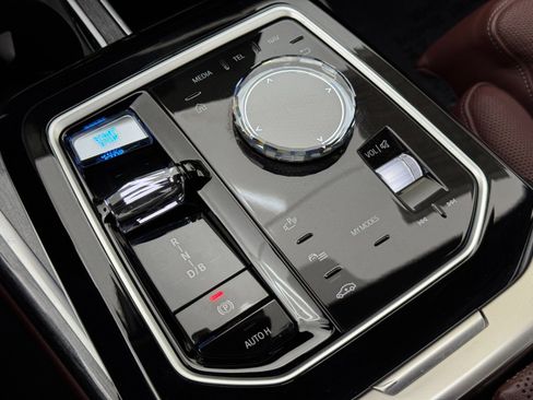 Used 2023 BMW i7 xDrive60 w/ Executive Package 2 image 35