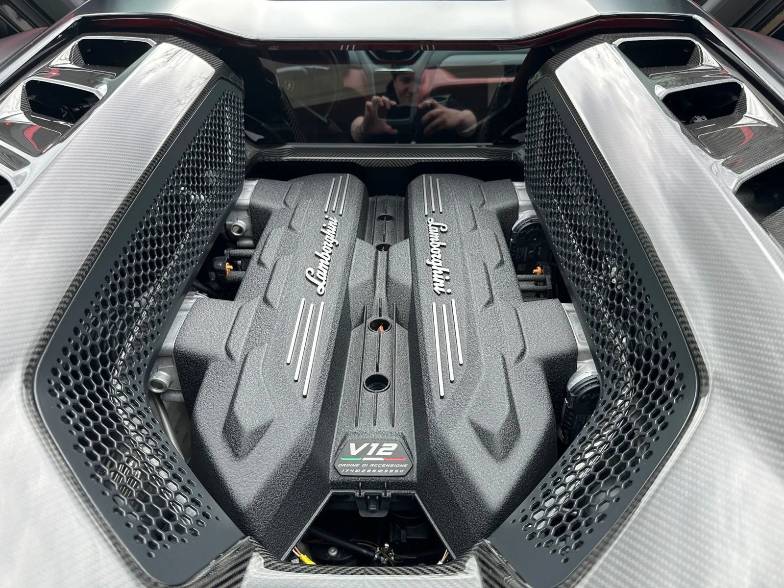 Used 2024 Lamborghini Revuelto AWD/4WD image 21