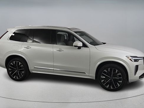 Certified 2026 Volvo XC90 B6 Ultra w/ Protection Package AWD/4WD image 2