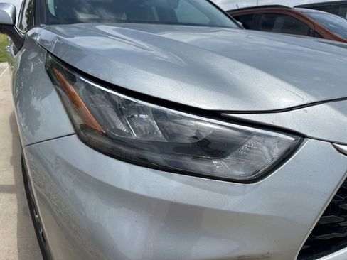 Used 2020 Toyota Highlander XLE FWD image 4
