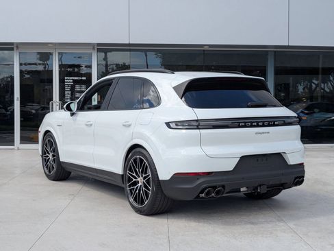 New 2026 Porsche Cayenne E-Hybrid image 3