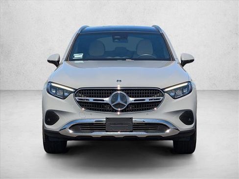Used 2025 Mercedes-Benz GLC 350e 4MATIC image 2