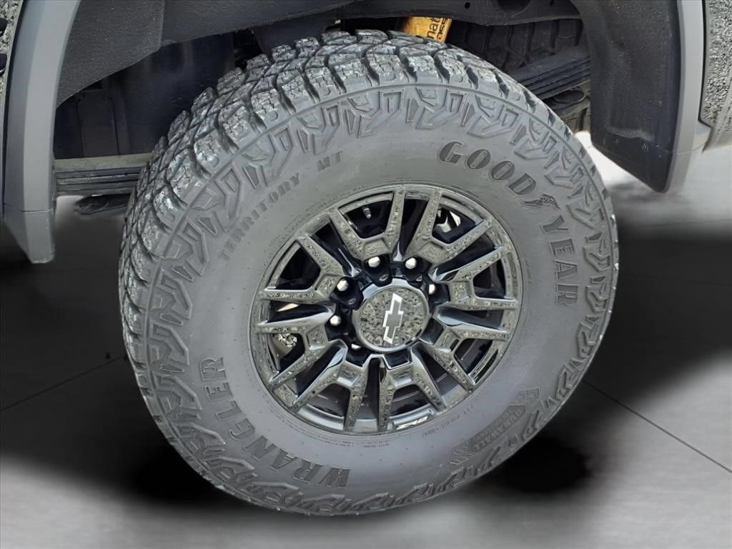 Certified 2025 Chevrolet Silverado 2500 ZR2 AWD/4WD image 15