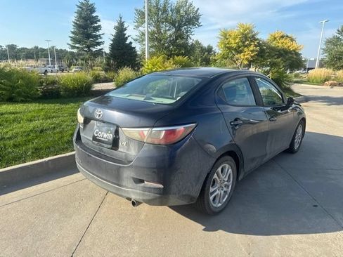 Used 2017 Toyota Yaris iA FWD image 3