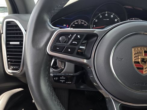 Used 2020 Porsche Cayenne AWD/4WD image 12