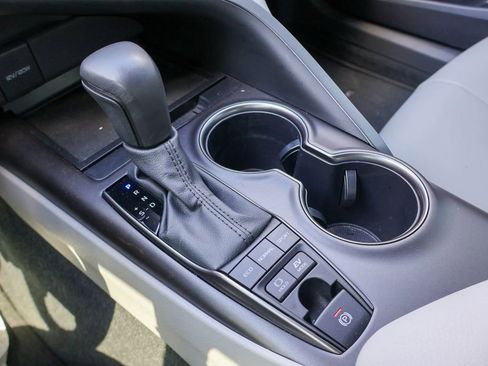 Used 2024 Toyota Camry SE image 17