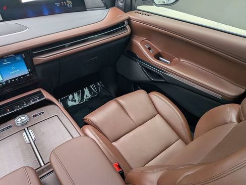 Certified 2025 Lincoln Navigator Reserve AWD/4WD image 18