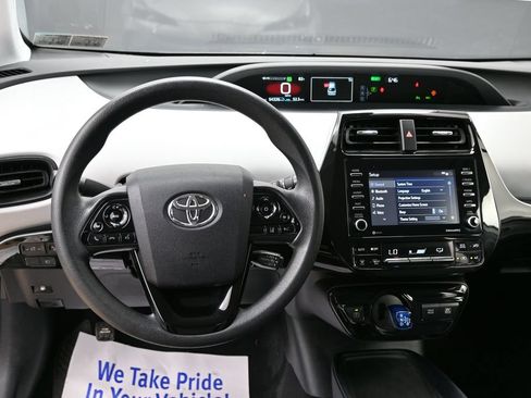 Used 2022 Toyota Prius LE FWD image 28