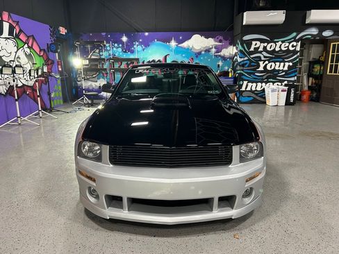 Used 2009 Ford Mustang GT image 4