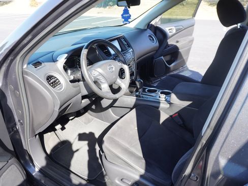 Used 2013 Nissan Pathfinder SV image 22