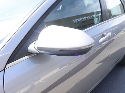 New 2025 Hyundai Elantra Limited image 12