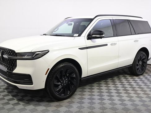 New 2025 Lincoln Navigator Reserve w/ Jet Appearance Package image 2