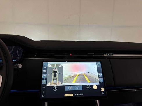 Used 2025 Land Rover Range Rover Long Wheelbase SE image 14