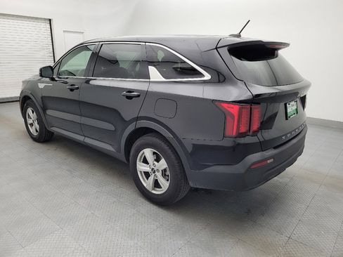 Used 2022 Kia Sorento LX image 3