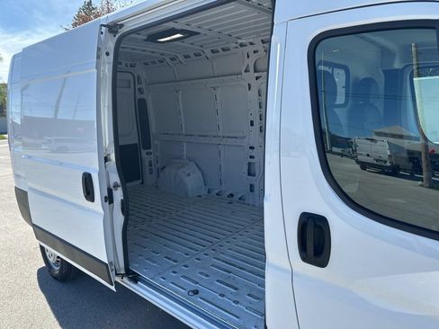 Used 2024 RAM ProMaster 2500 w/ Convenience Group FWD image 22