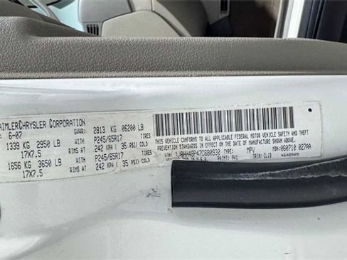 Used 2007 Jeep Commander Sport image 35