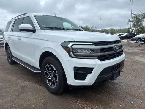 Used 2023 Ford Expedition XLT AWD/4WD image 7