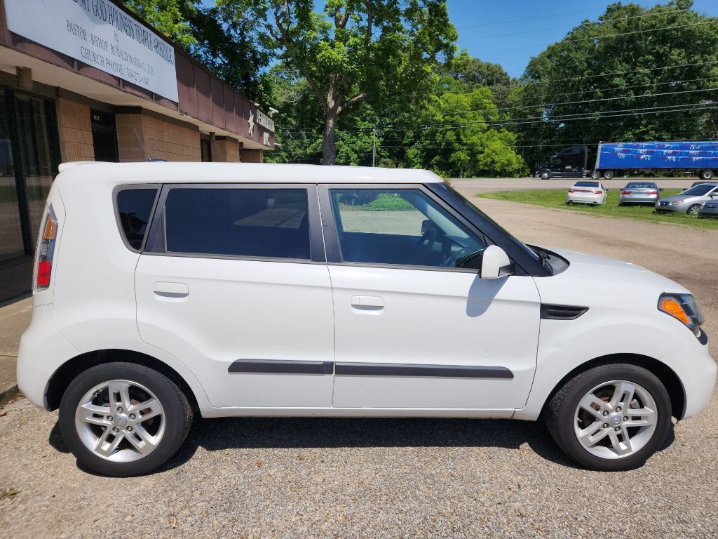 Used 2010 Kia Soul + w/ Audio Pkg FWD image 5