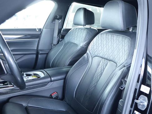 Used 2018 BMW 750i RWD image 16